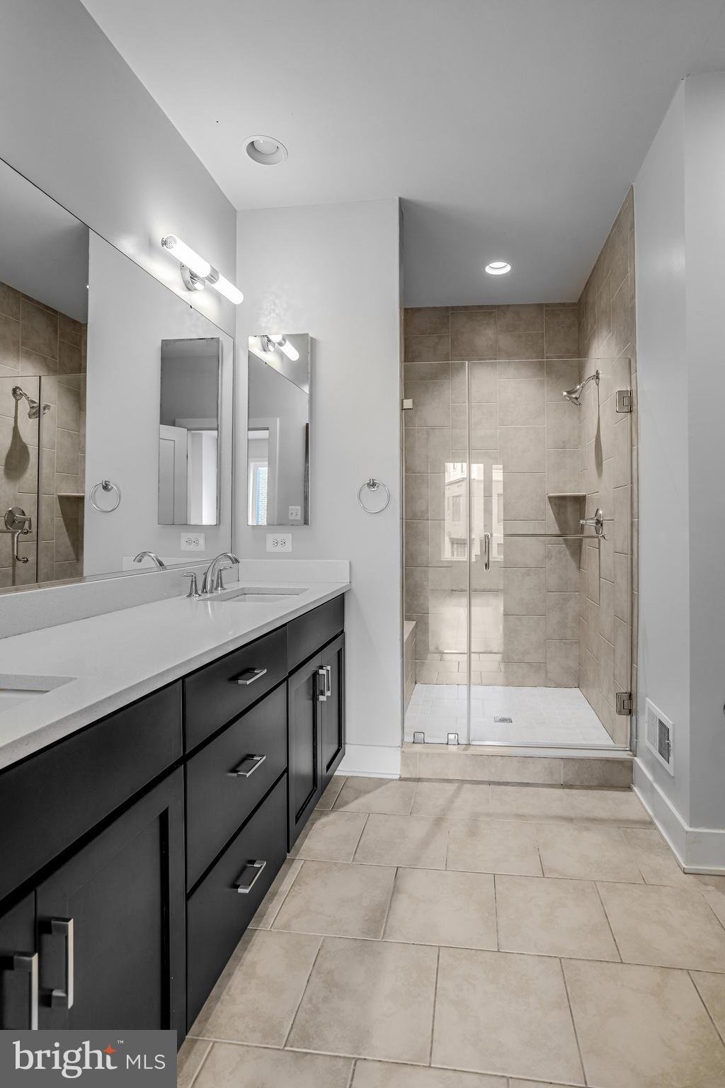 MONTGOMERY ROW - Residential