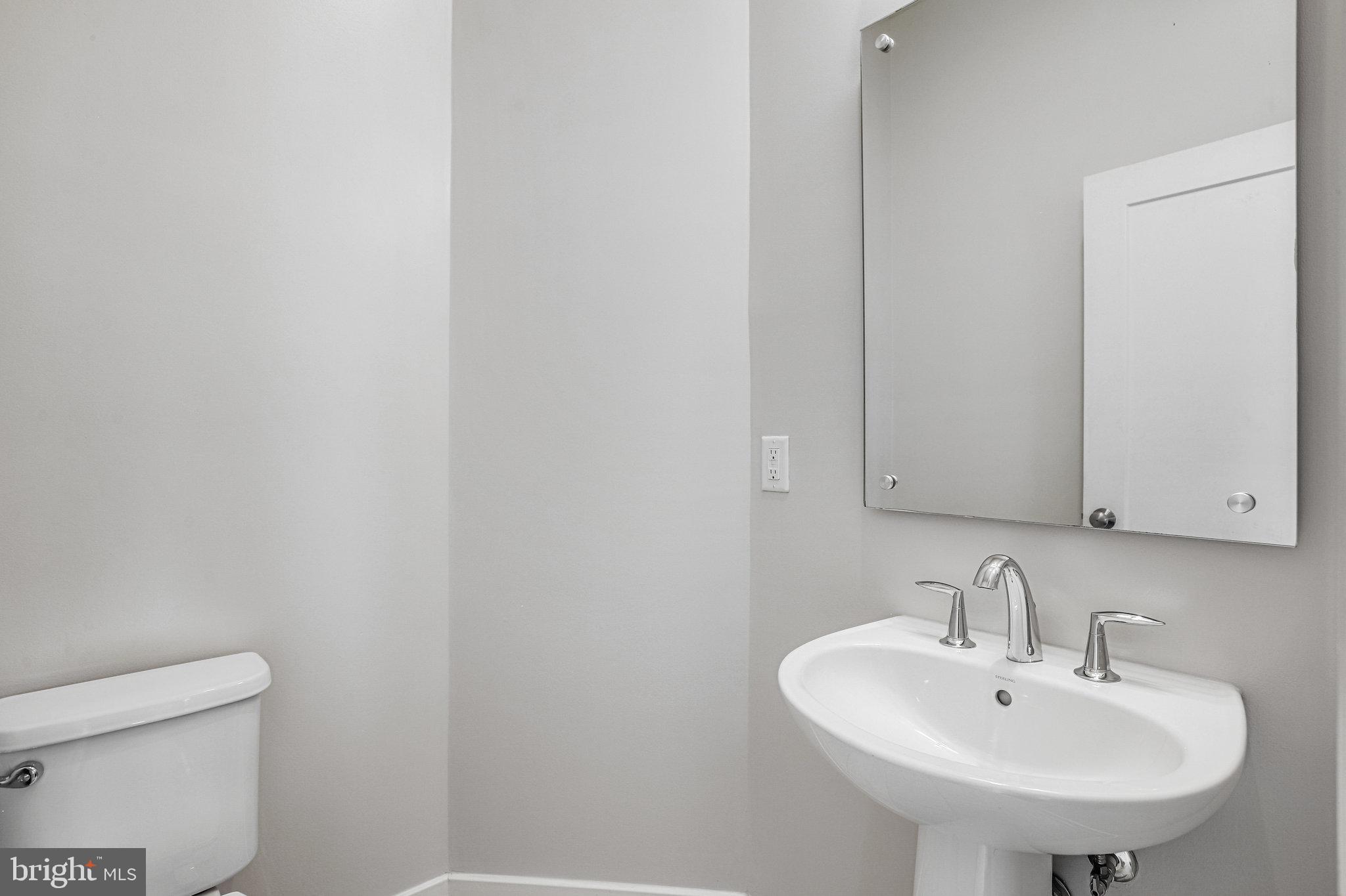 MONTGOMERY ROW - Residential