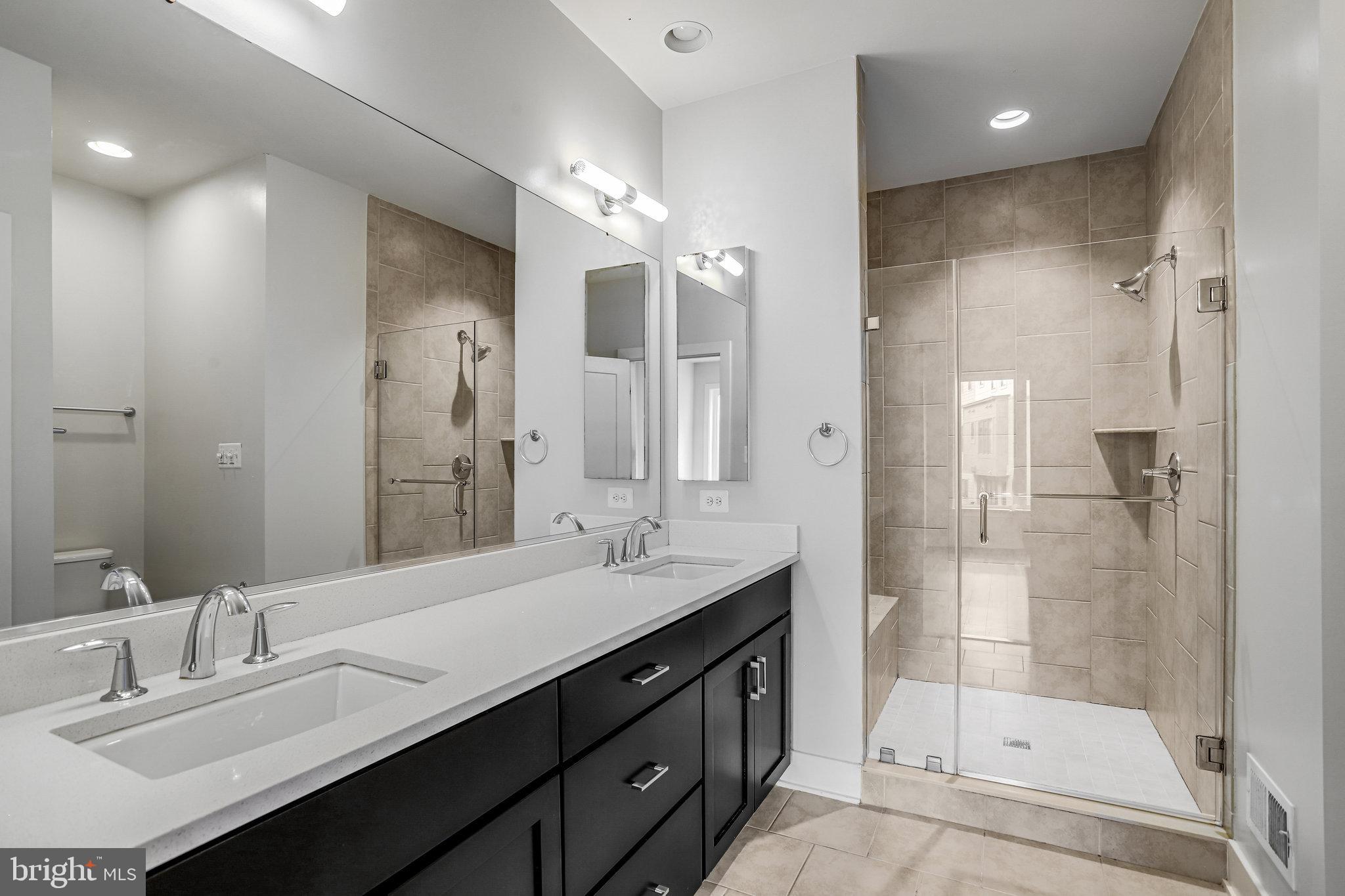 MONTGOMERY ROW - Residential