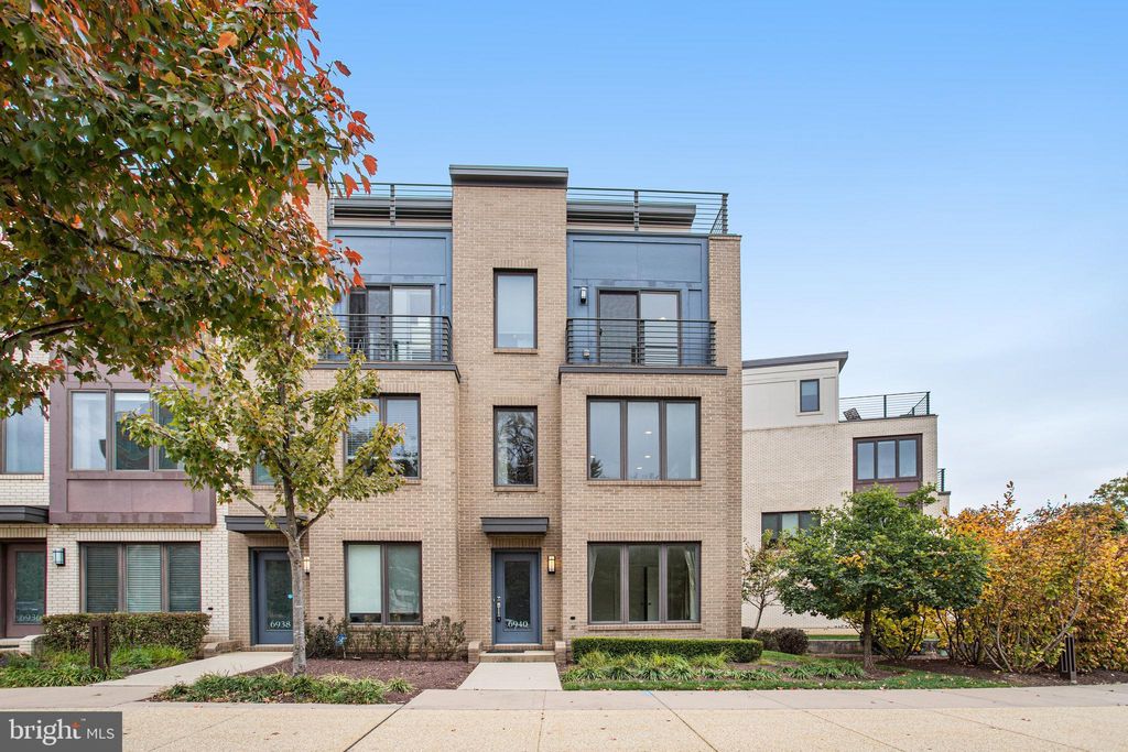 Photo of 6940 Rockledge Drive, BETHESDA, MD 20817 (MLS # MDMC2206108)