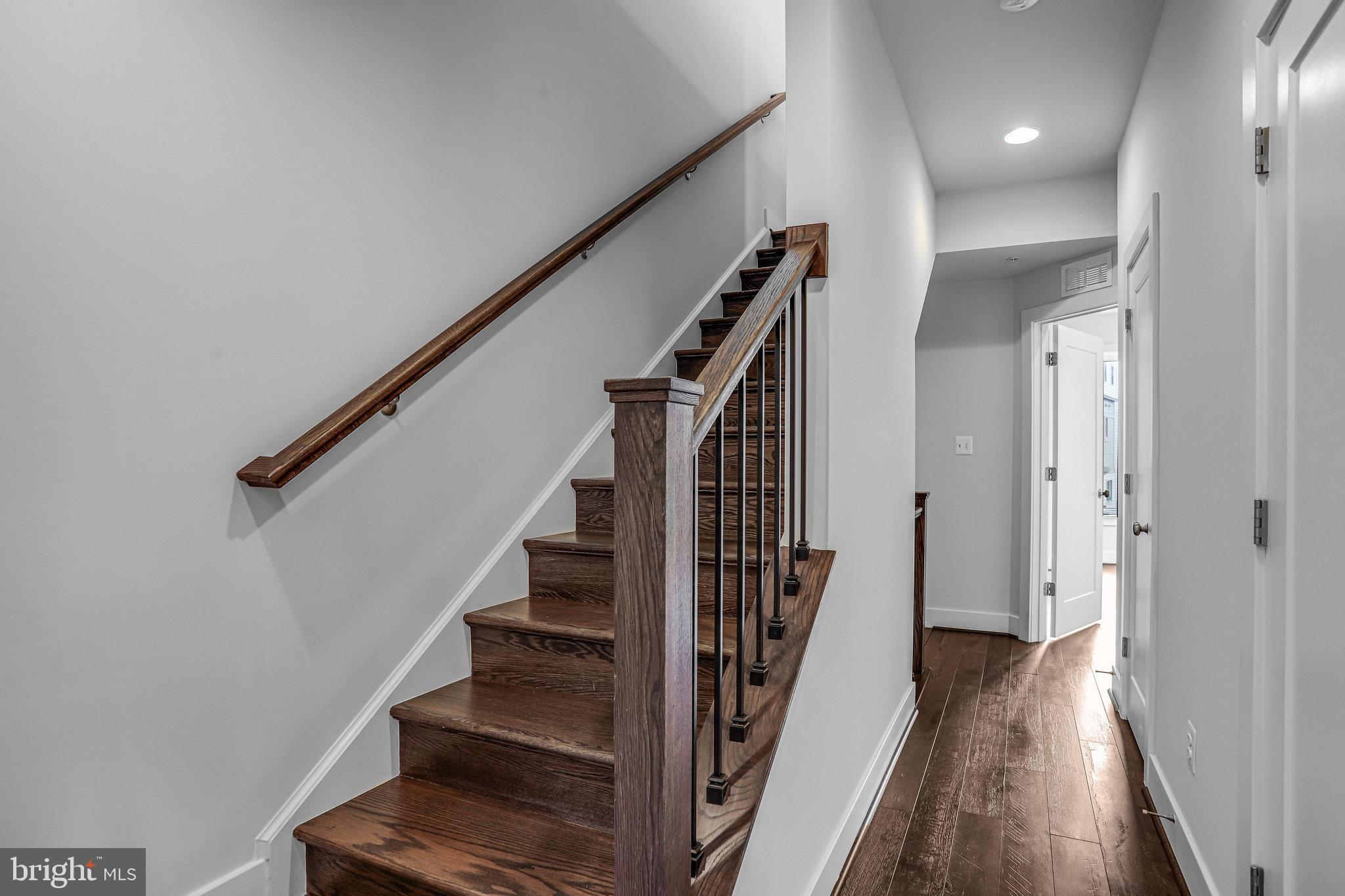 MONTGOMERY ROW - Residential