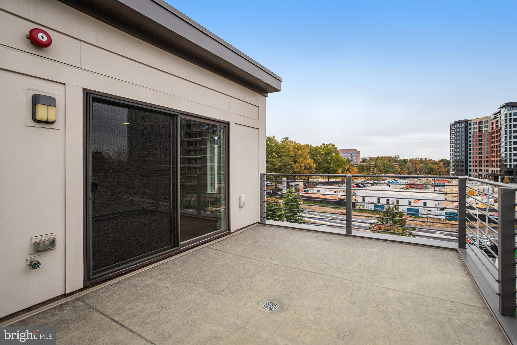 MONTGOMERY ROW - Residential