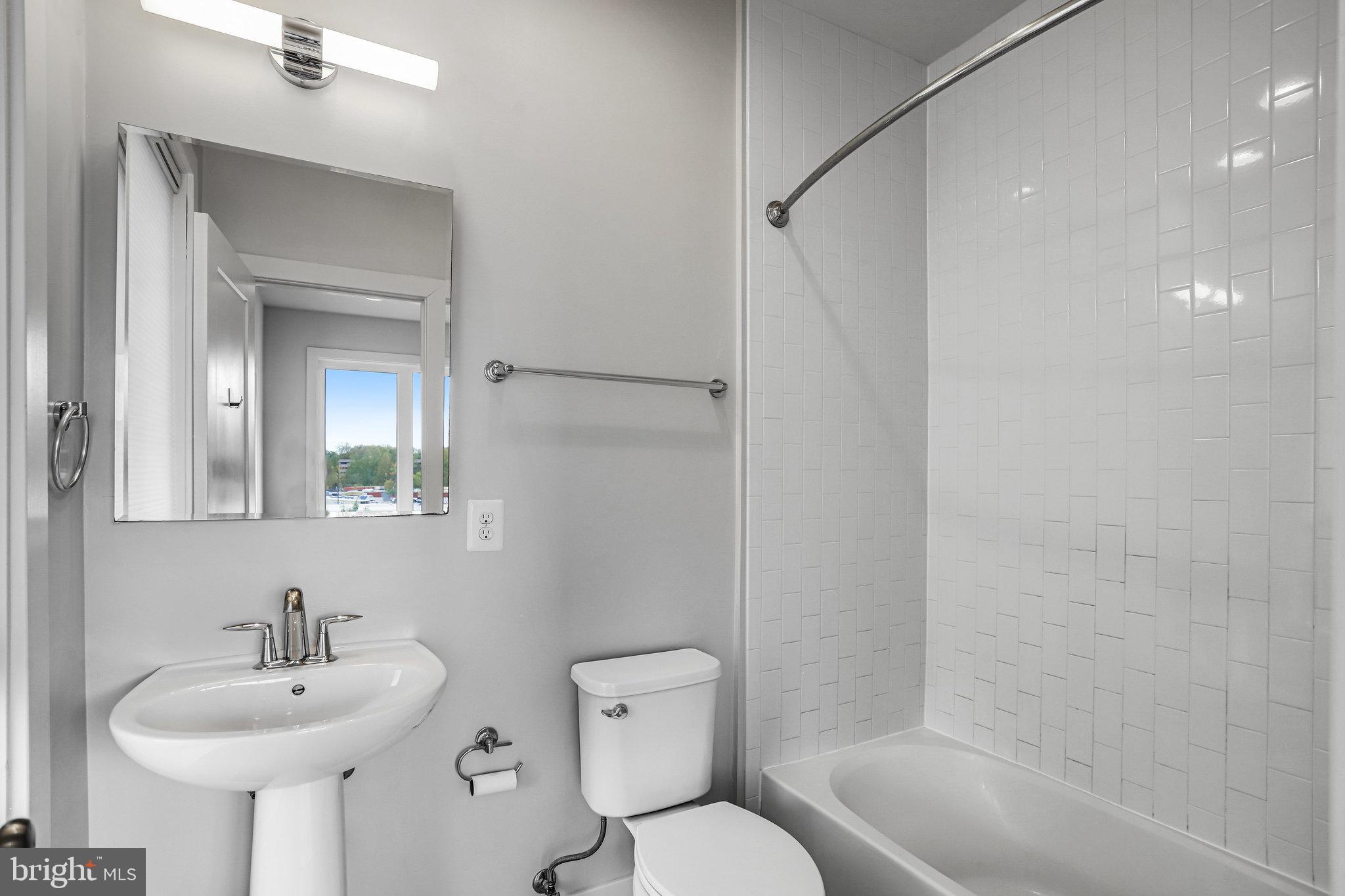 MONTGOMERY ROW - Residential