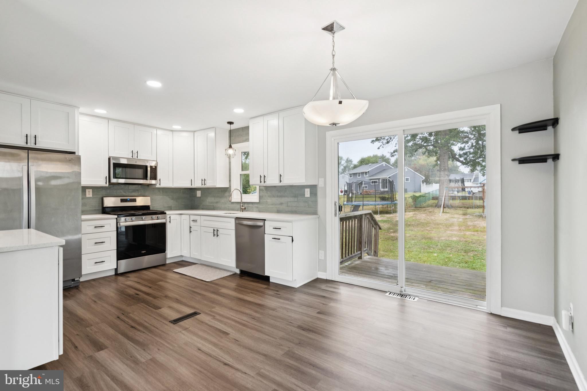 81 W WOODCREST AVENUE
