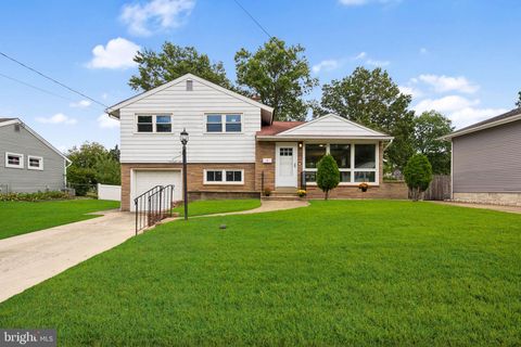 81 W WOODCREST AVENUE MAPLE SHADE NJ 08052