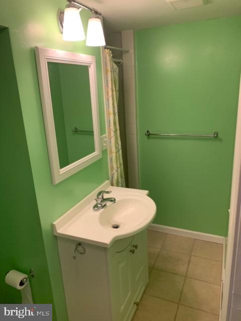 VIENNA WOODS - Residential Lease