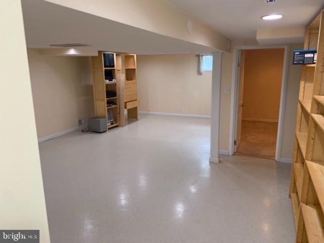 VIENNA WOODS - Residential Lease