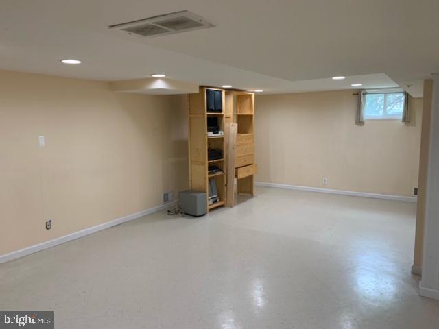 VIENNA WOODS - Residential Lease