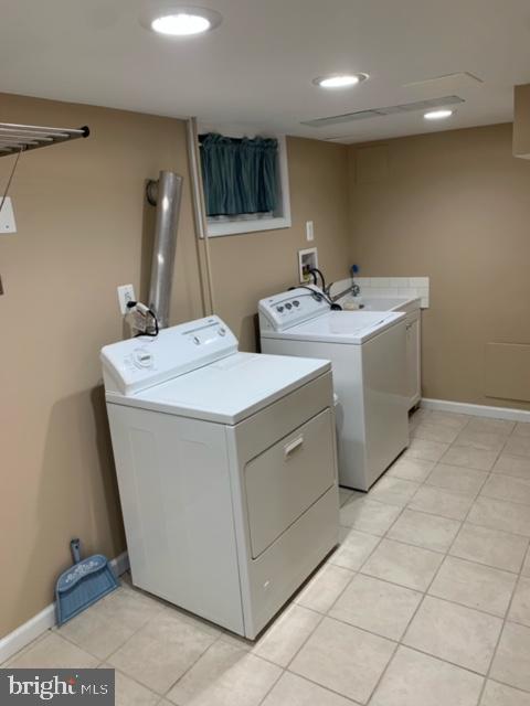 VIENNA WOODS - Residential Lease