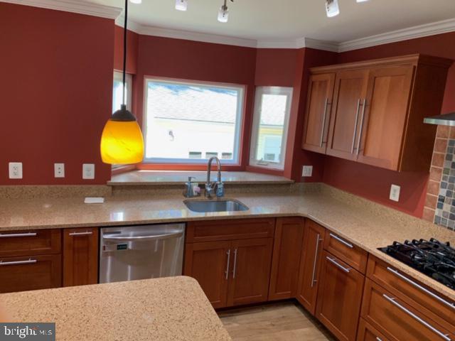 VIENNA WOODS - Residential Lease