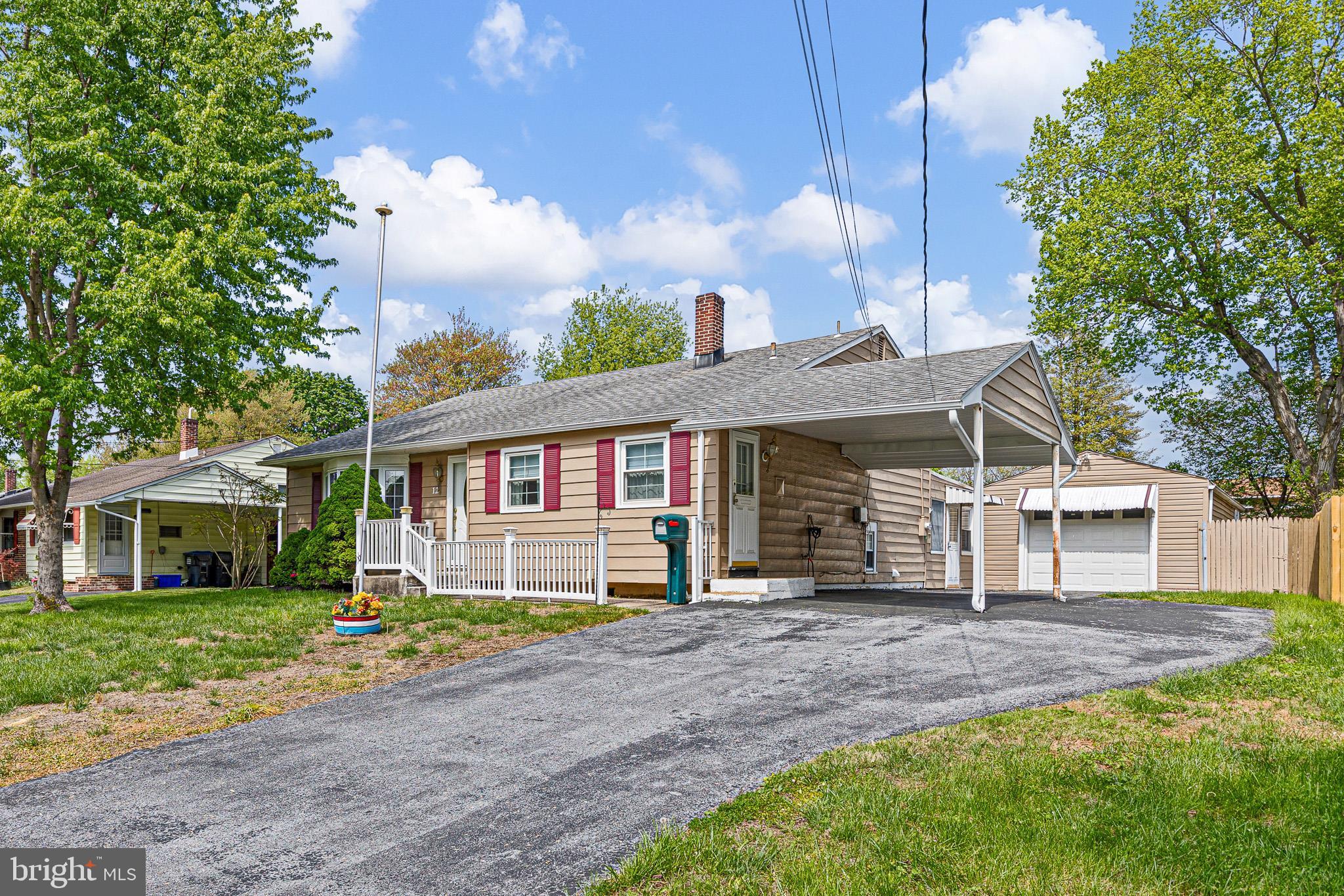 12 GRANVILLE LANE