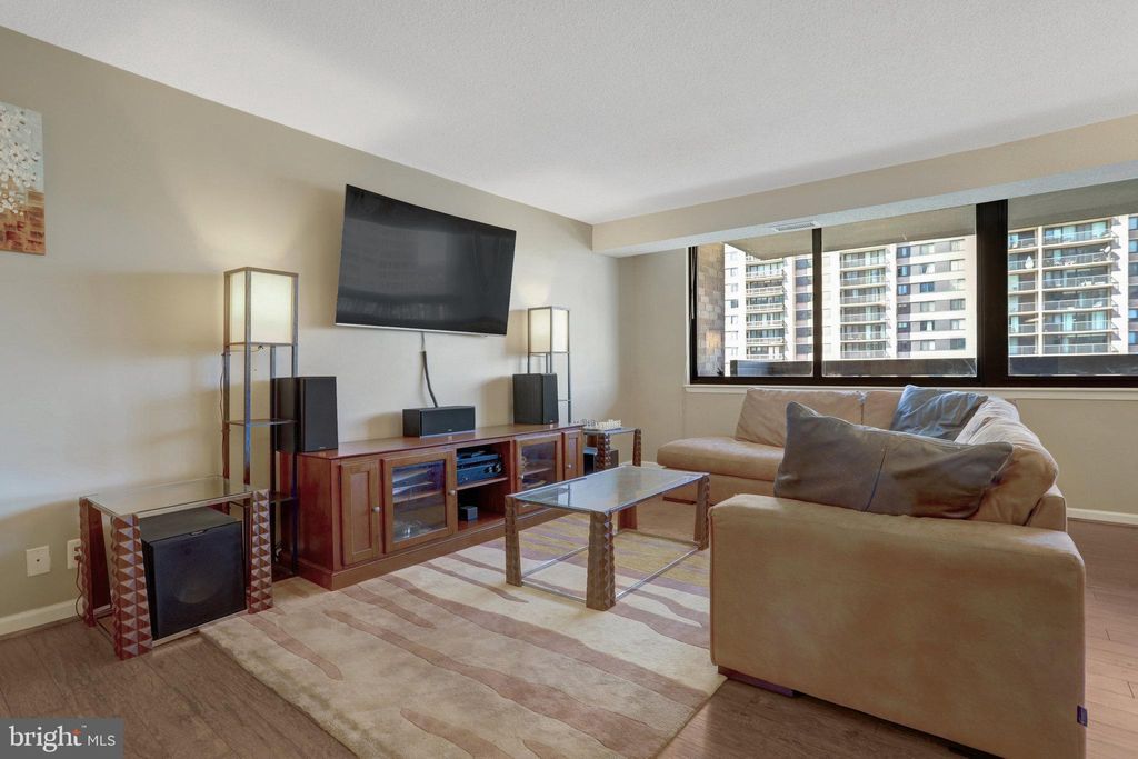 listing image 0