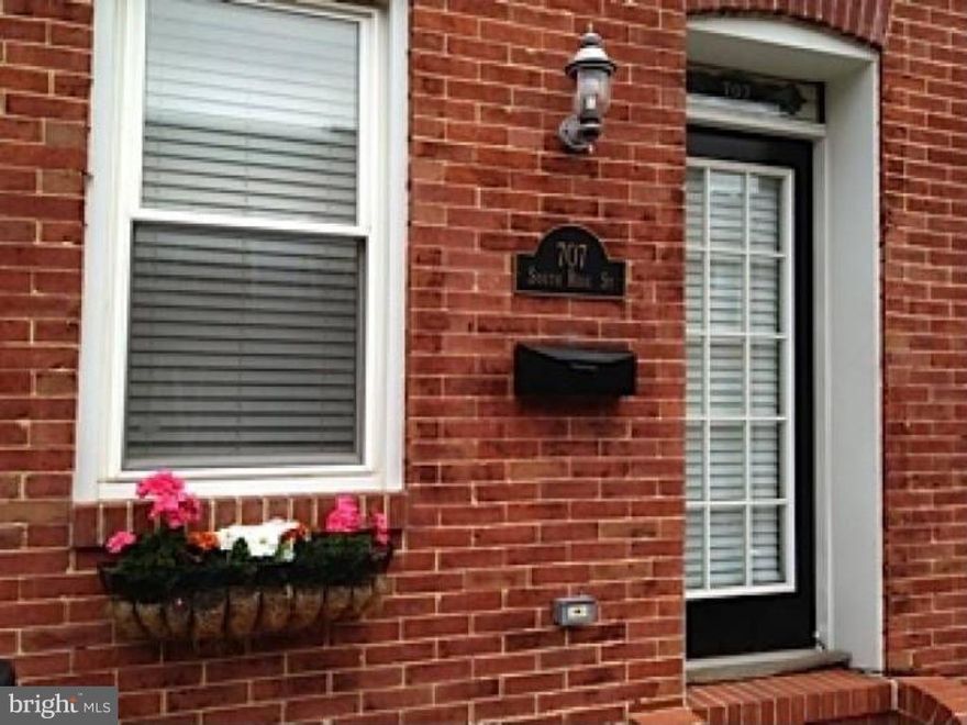 GREAT LOCATION IN CANTON 2 BLKS BEHIND CAN CO. GRANITE, STAINLESS STEEL, HARDWOOD FLRS & ROOF DECK. CLOSE TO EVERYTHING!GREAT LOCATION ON QUITE STREET!AVAILABLE  JUNE 1ST. 24 HOUR NOTICE FOR SHOWINGS. $40 Credit & Background Check PER PERSON.  Renter's Insurance required.  Pets are case by case.