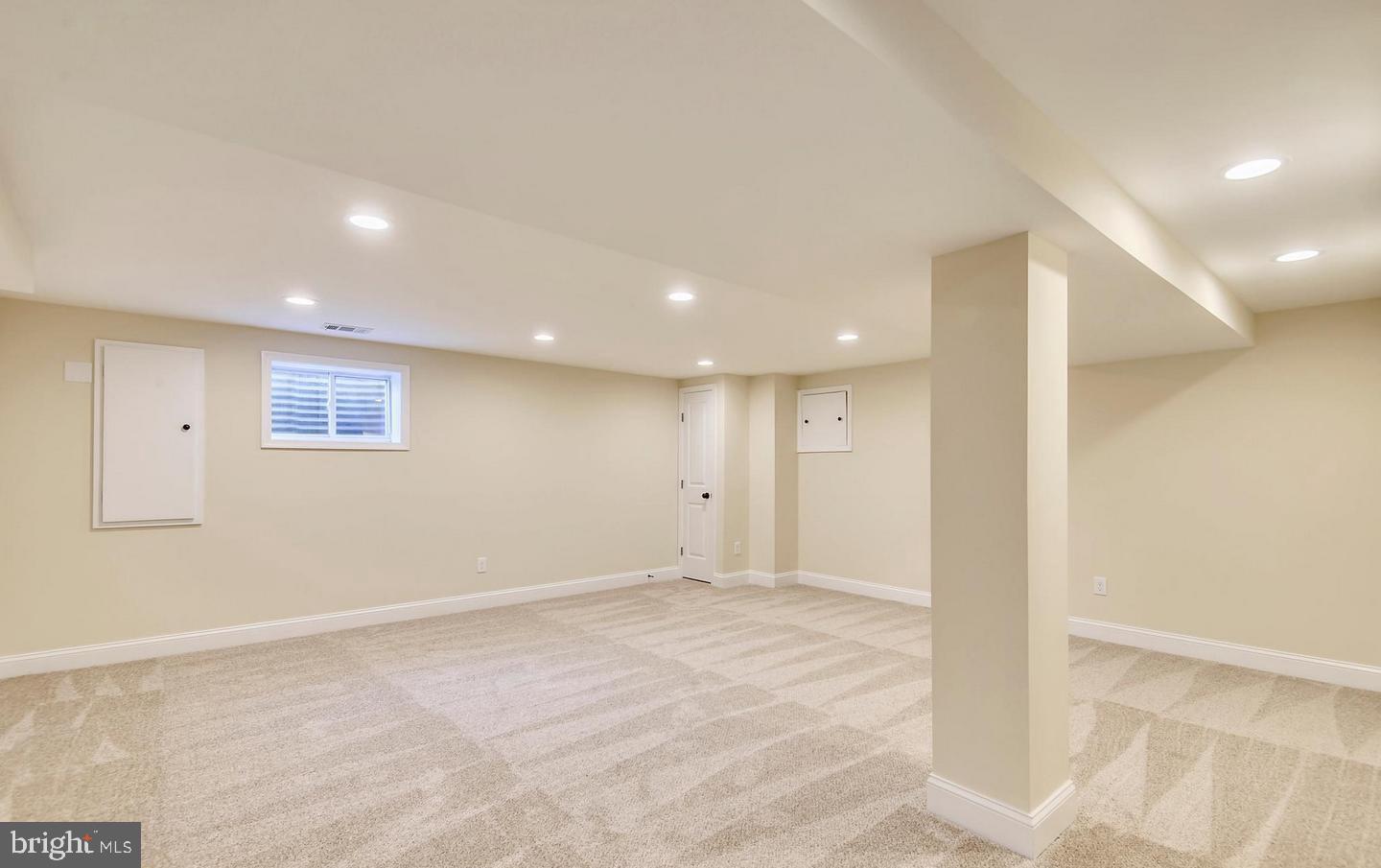 MANOR WOODS - Residential Lease