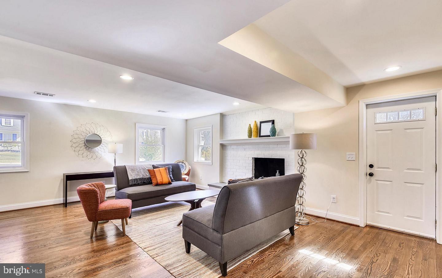 MANOR WOODS - Residential Lease