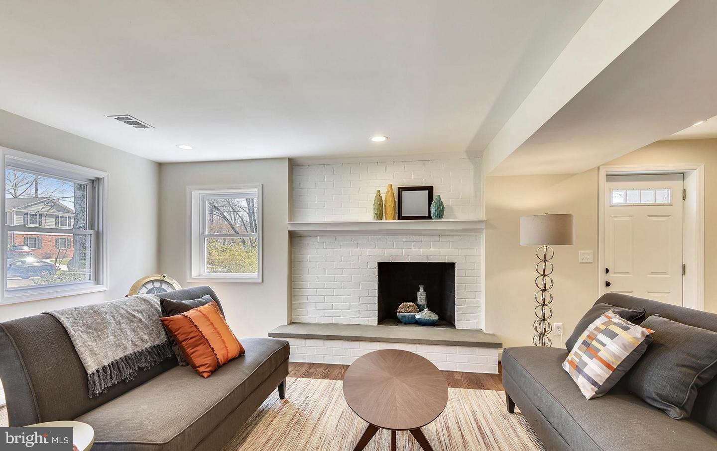 MANOR WOODS - Residential Lease