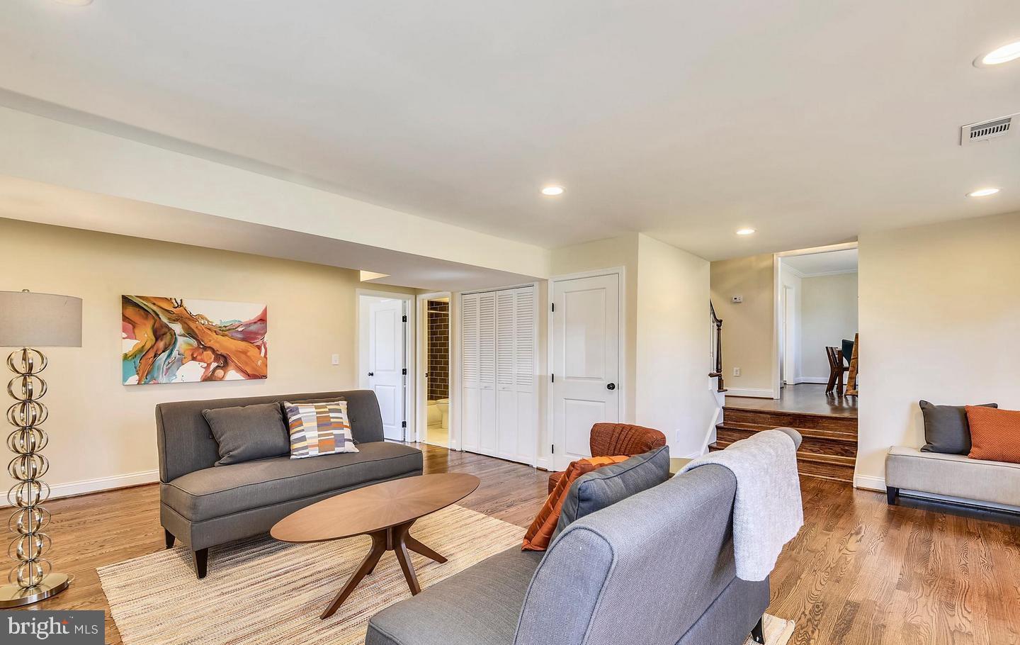 MANOR WOODS - Residential Lease