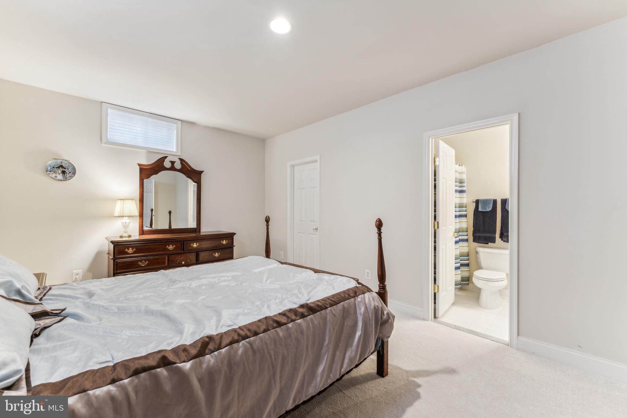 OAK HILL MANOR - Residential