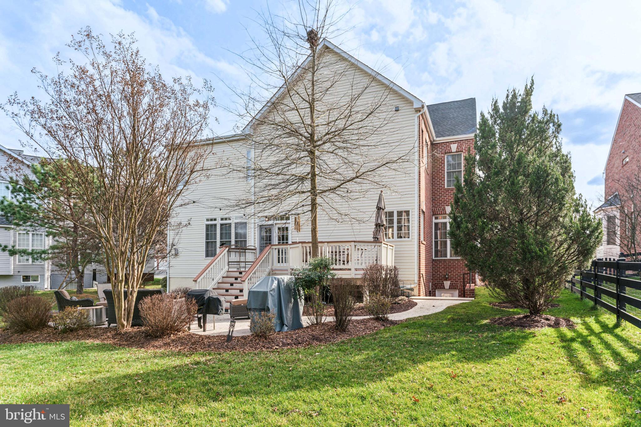 OAK HILL MANOR - Residential