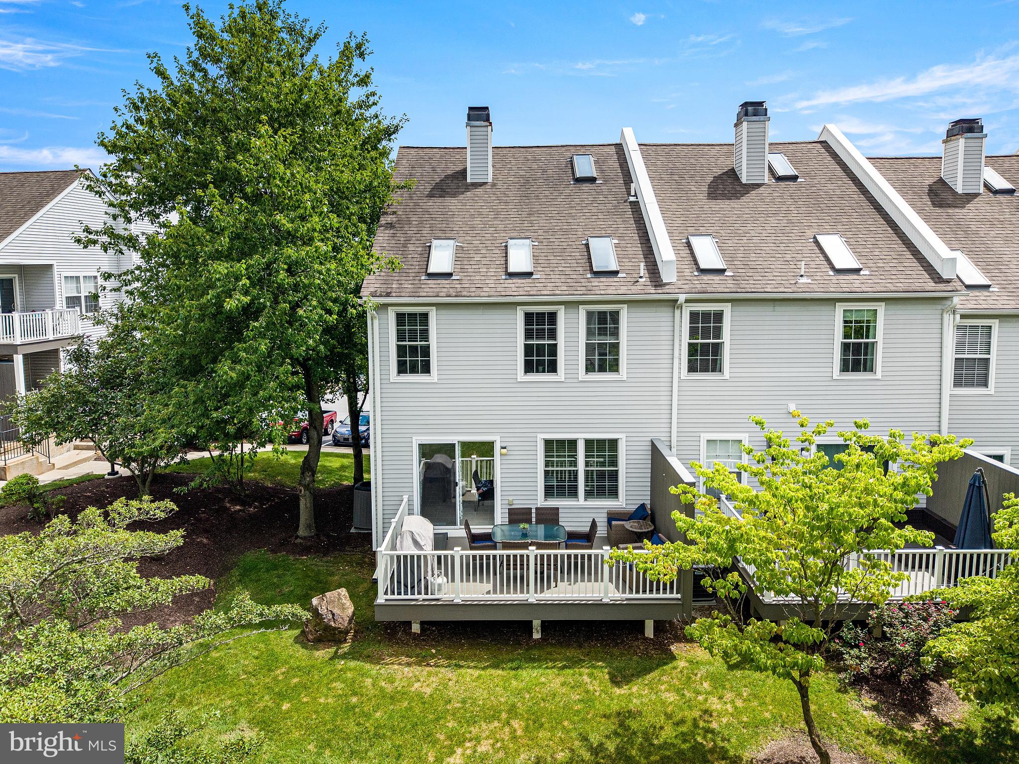 342 HUNTINGTON COURT
