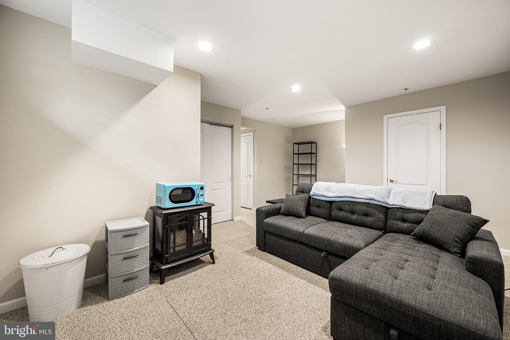 342 HUNTINGTON COURT