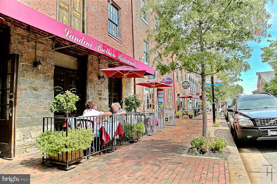 OLD TOWN ALEXANDRIA - Residential