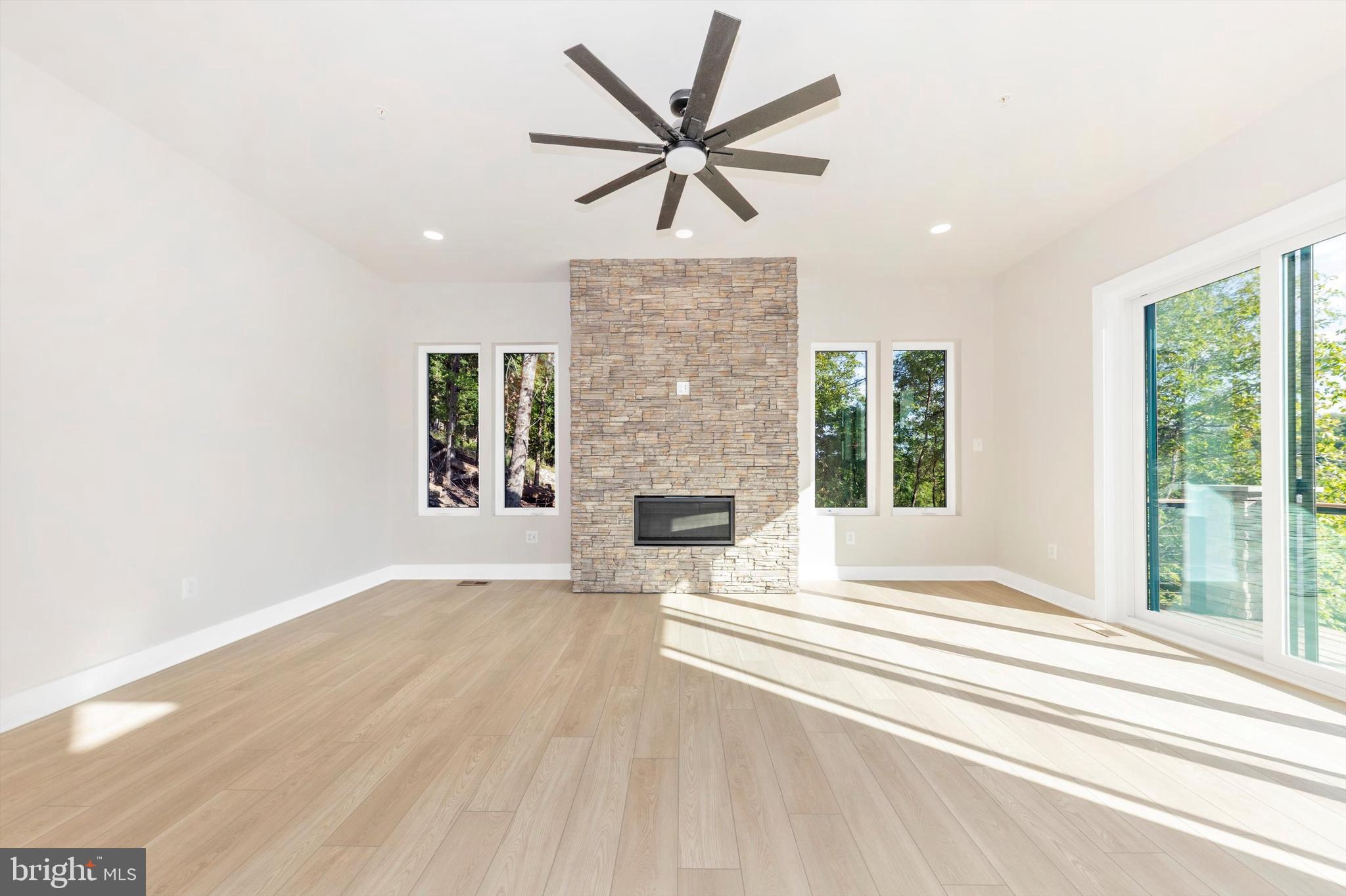 ASPEN LAKE LINGANORE - Residential