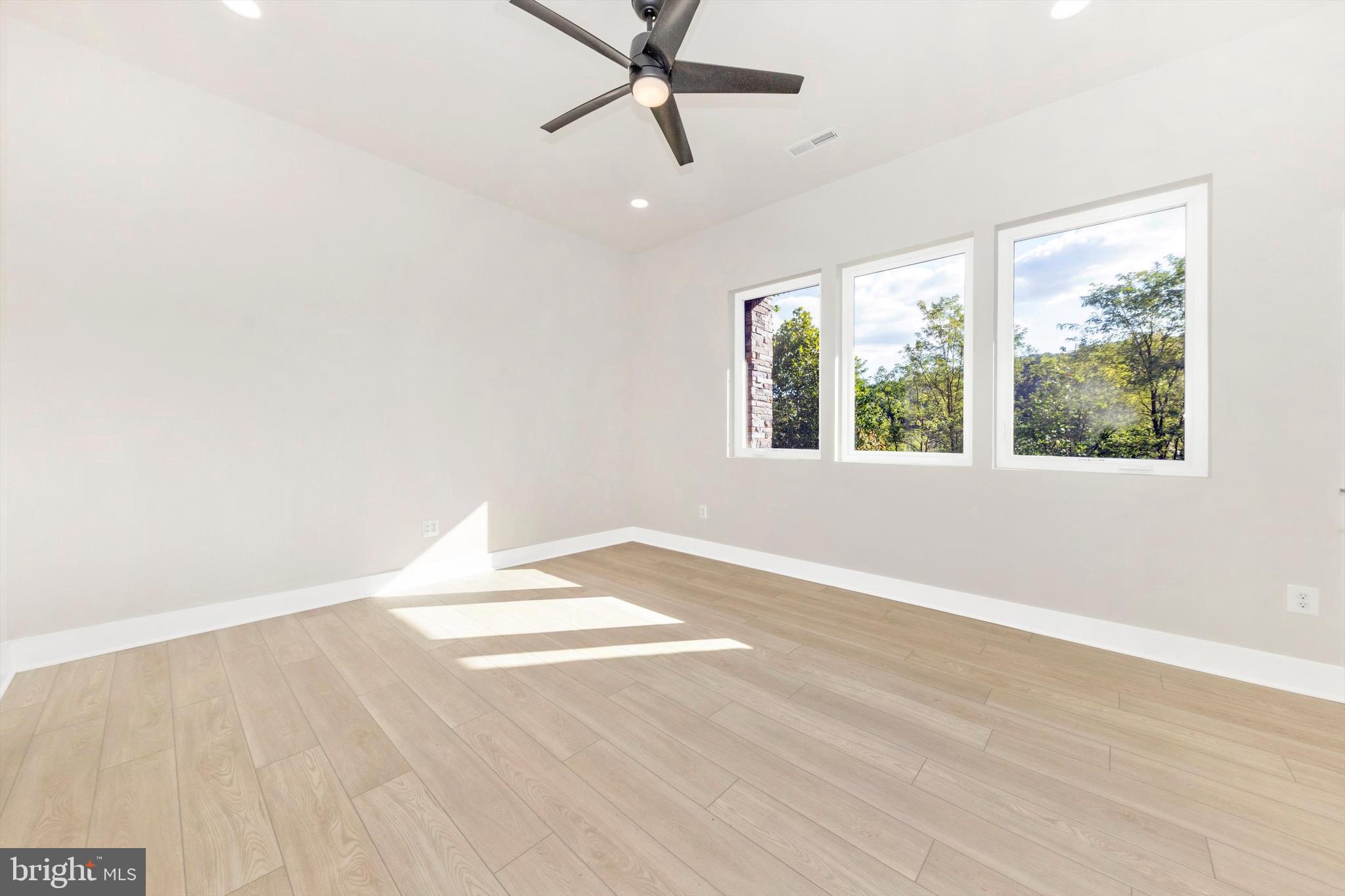 ASPEN LAKE LINGANORE - Residential