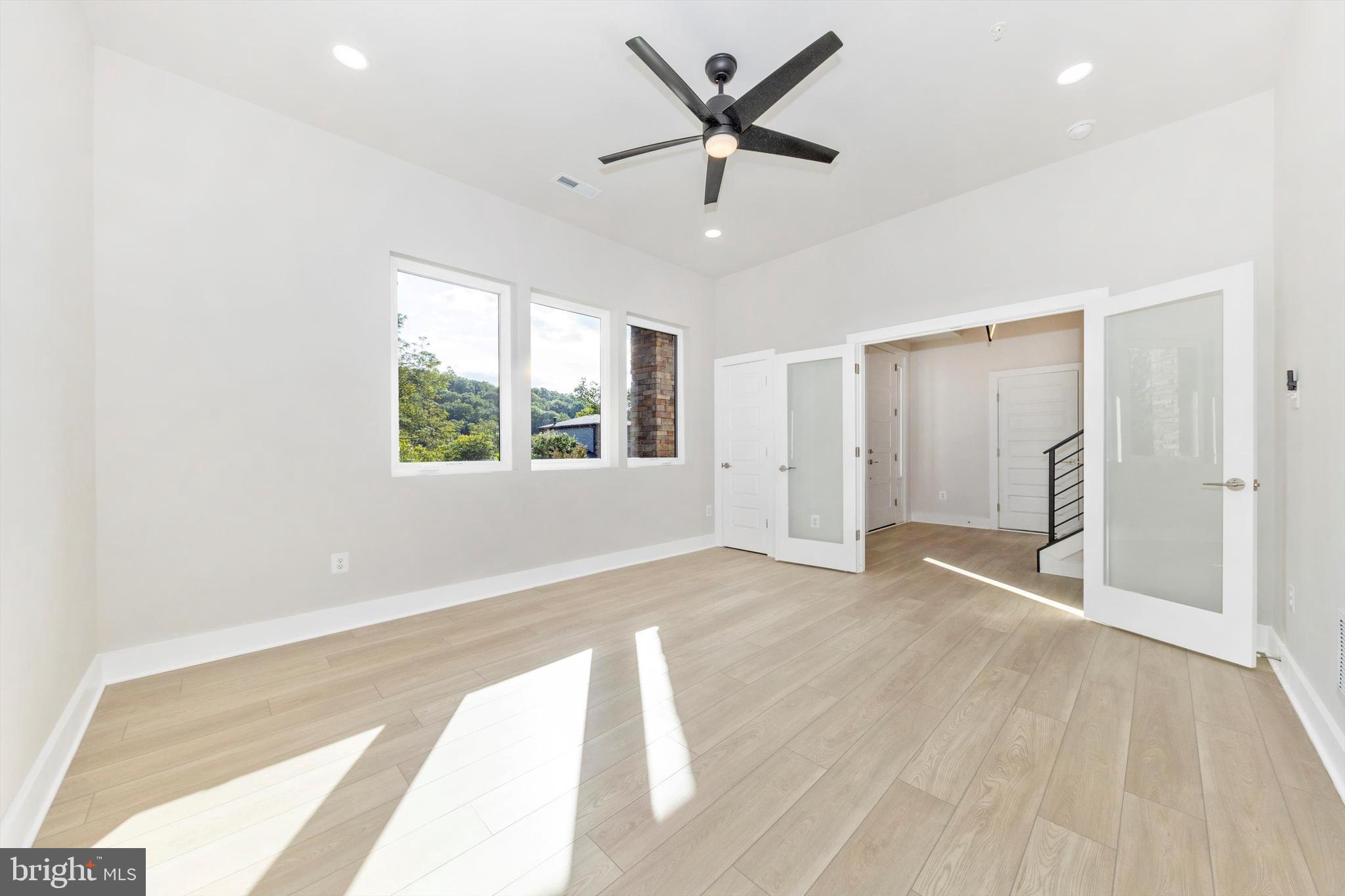 ASPEN LAKE LINGANORE - Residential