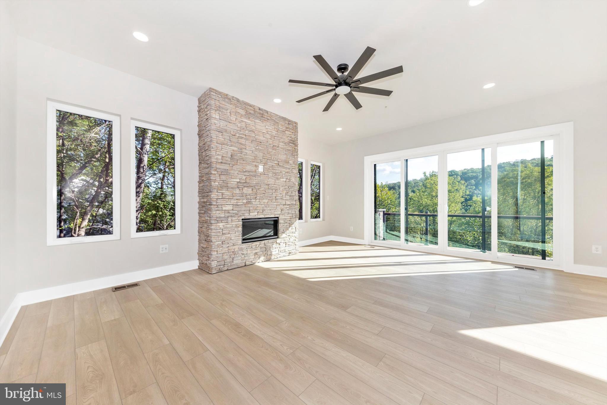 ASPEN LAKE LINGANORE - Residential