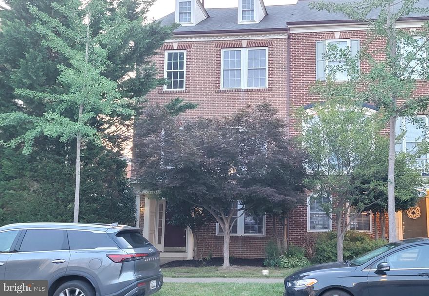 For Rent- spacious end-unit townhome with a detached 2-car garage! This beautifully updated 3-bedroom, 2.5-bath home features fresh paint, brand-new carpet, and luxury vinyl plank flooring throughout. The inviting layout includes a brick-front exterior, open-concept kitchen, large deck, and a bright recreation room—perfect for entertaining or relaxing. Applications reviewed as received.
Enjoy resort-style community amenities including pools, a fitness center, tennis courts, and scenic walking trails—all conveniently located just minutes from I-270, shopping, and dining.