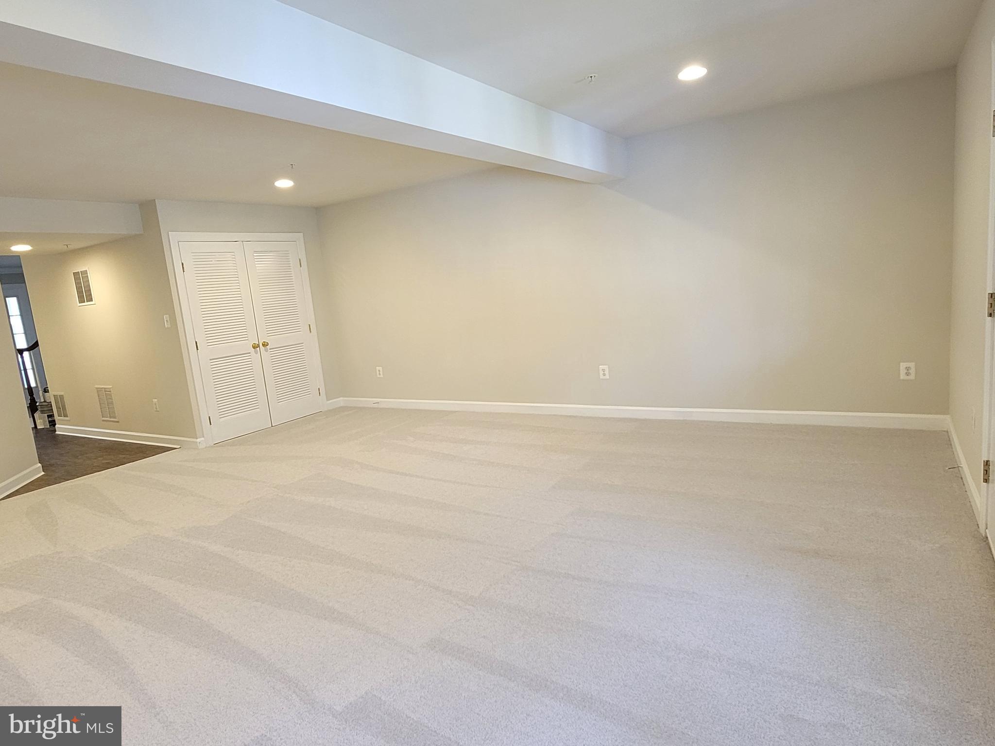 VILLAGES OF URBANA - Residential Lease