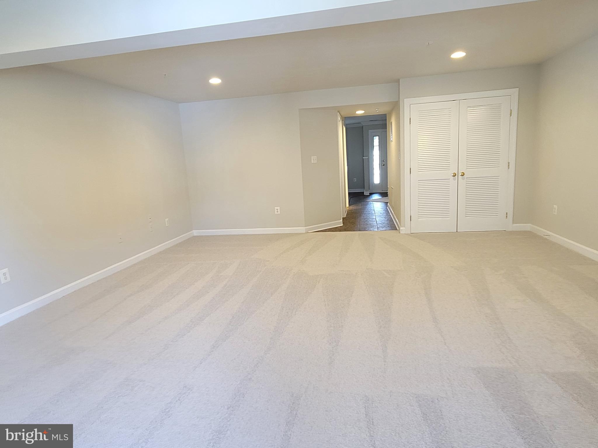 VILLAGES OF URBANA - Residential Lease