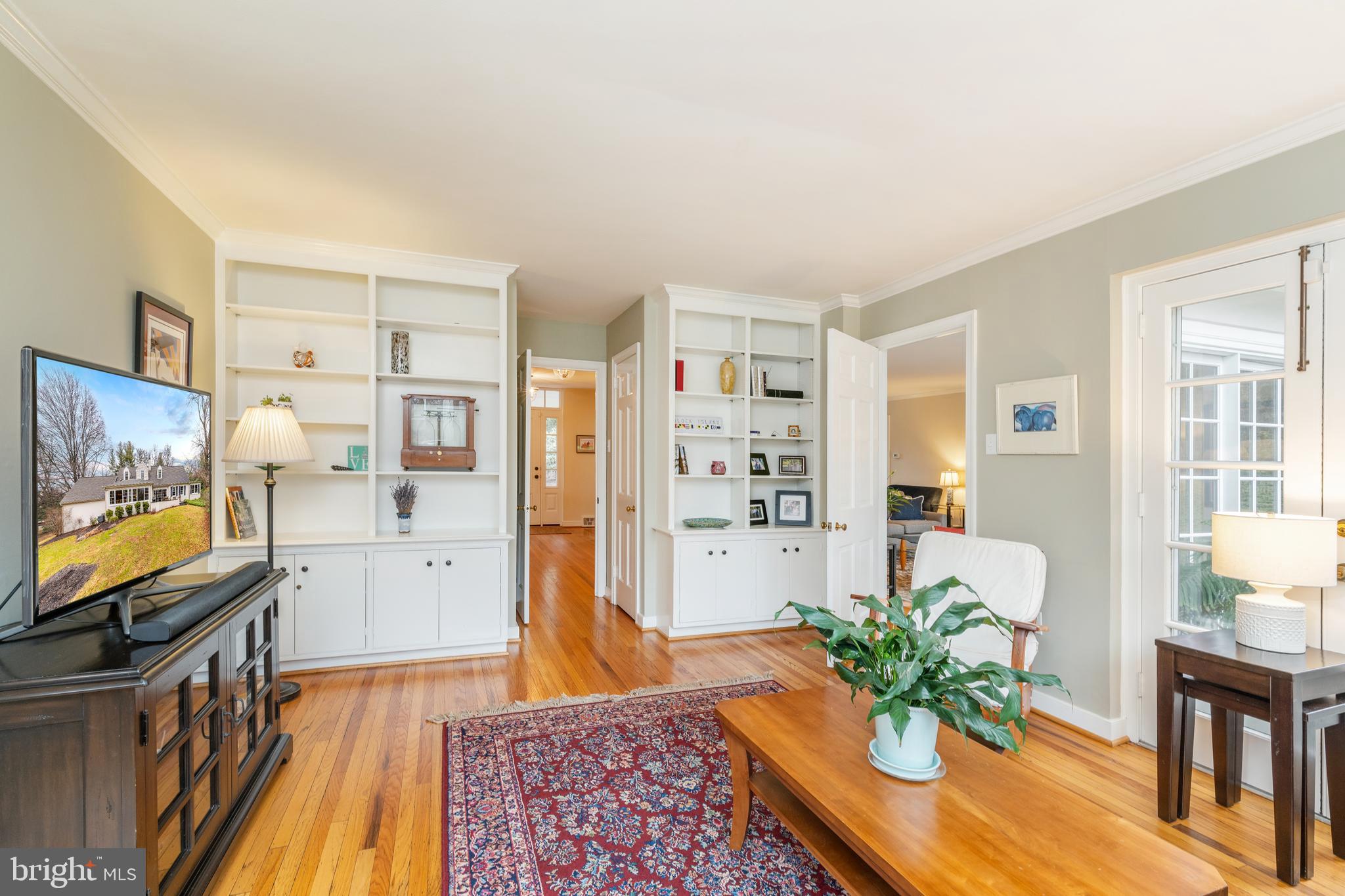 CHESTNUT HILL - Residential