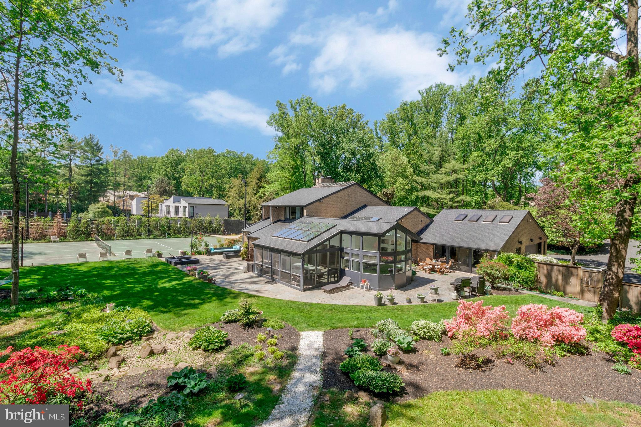 LUXMANOR - Residential