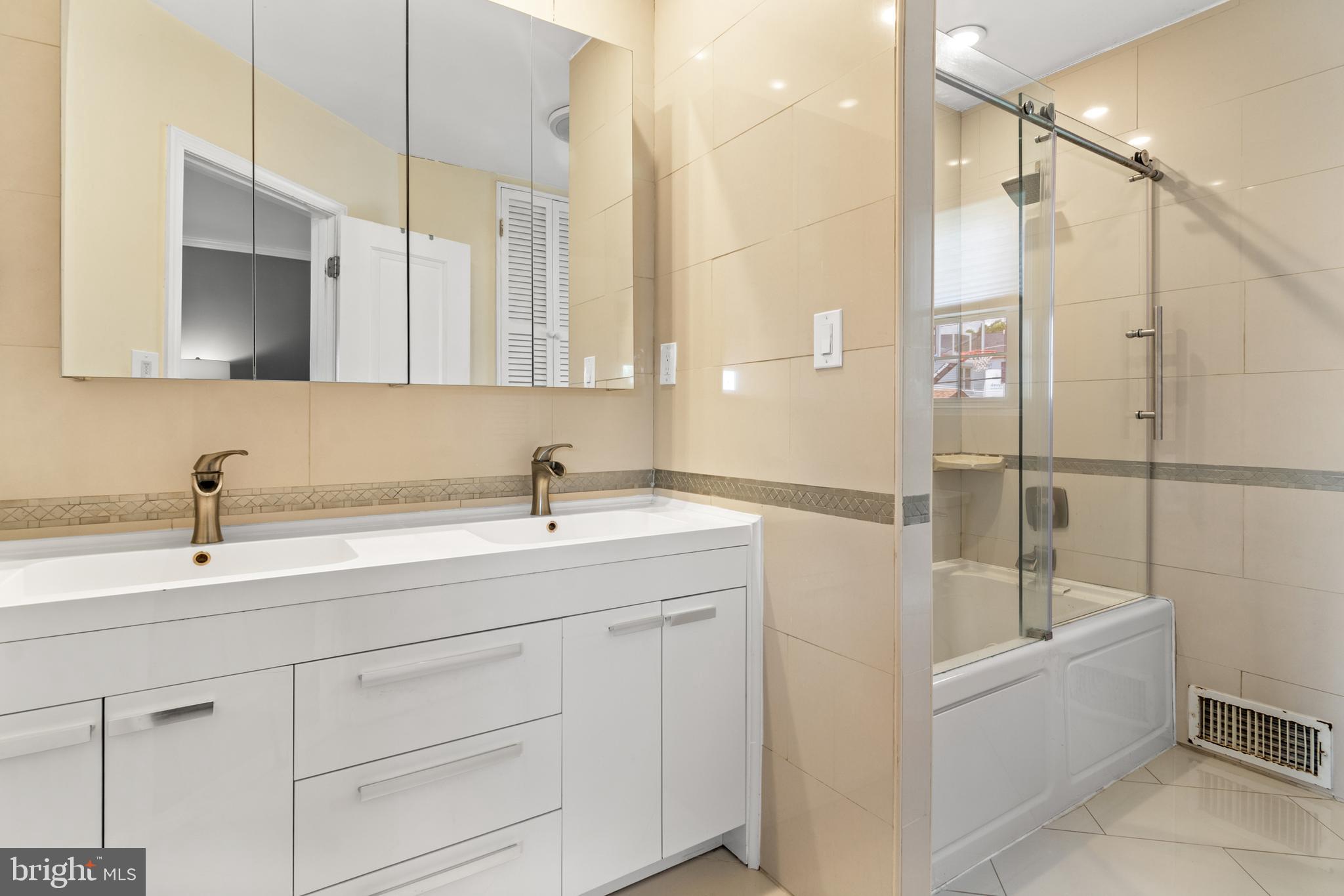 GREEN SPRING MANOR - Residential