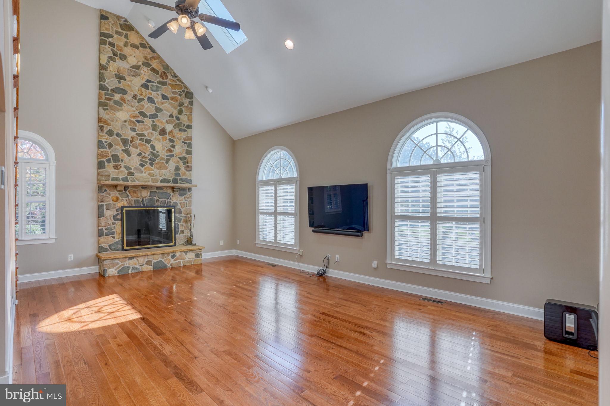 WOLFE POINTE - Residential