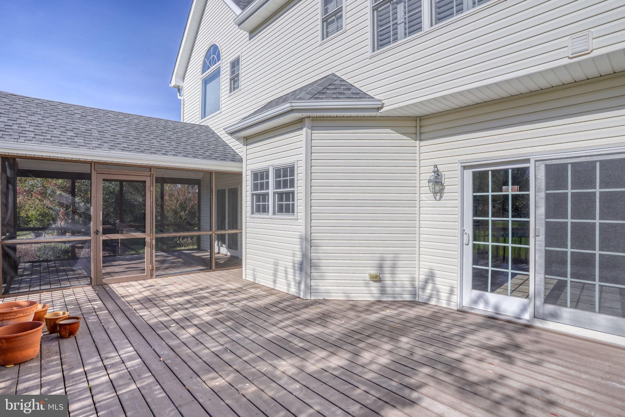 WOLFE POINTE - Residential