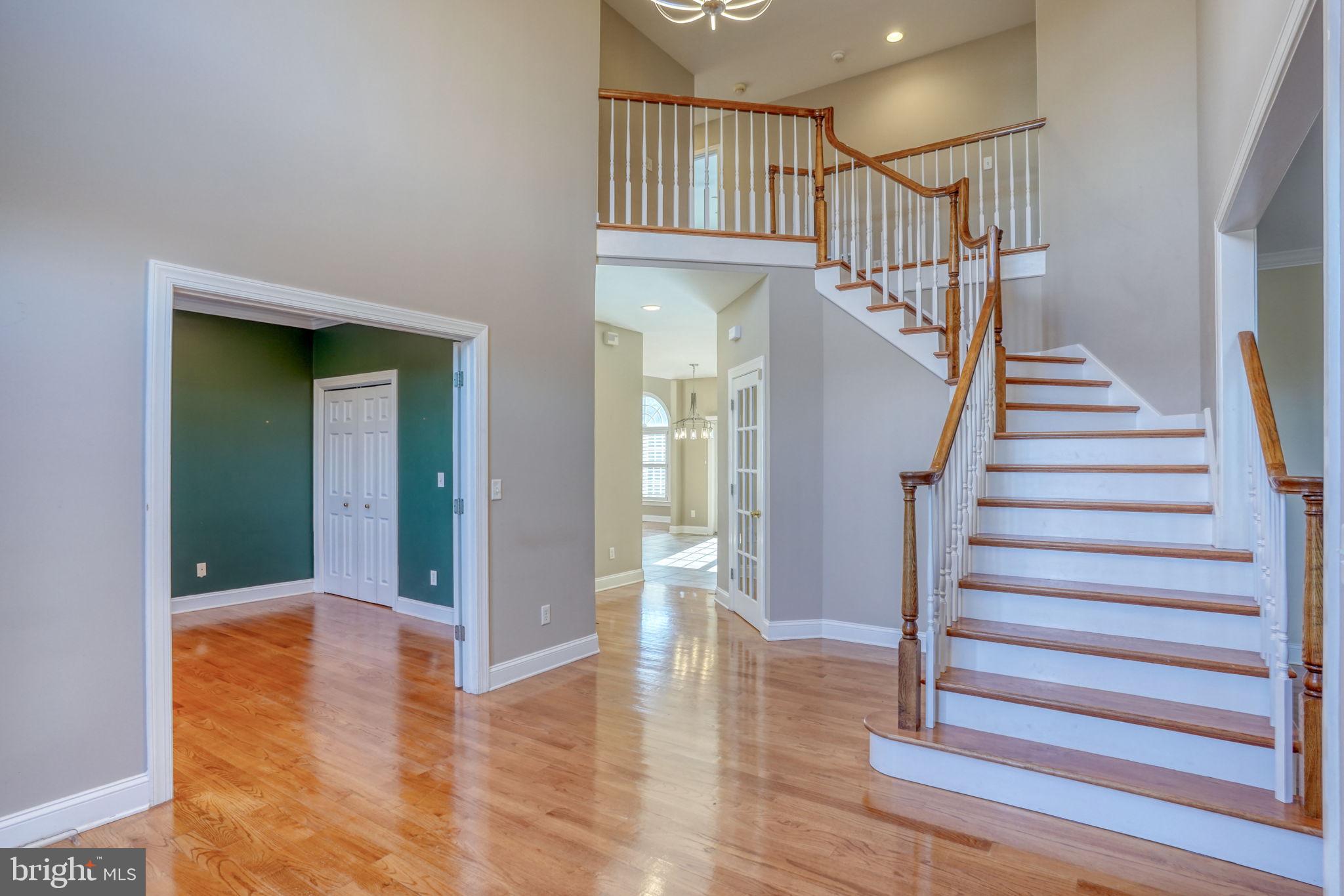 WOLFE POINTE - Residential