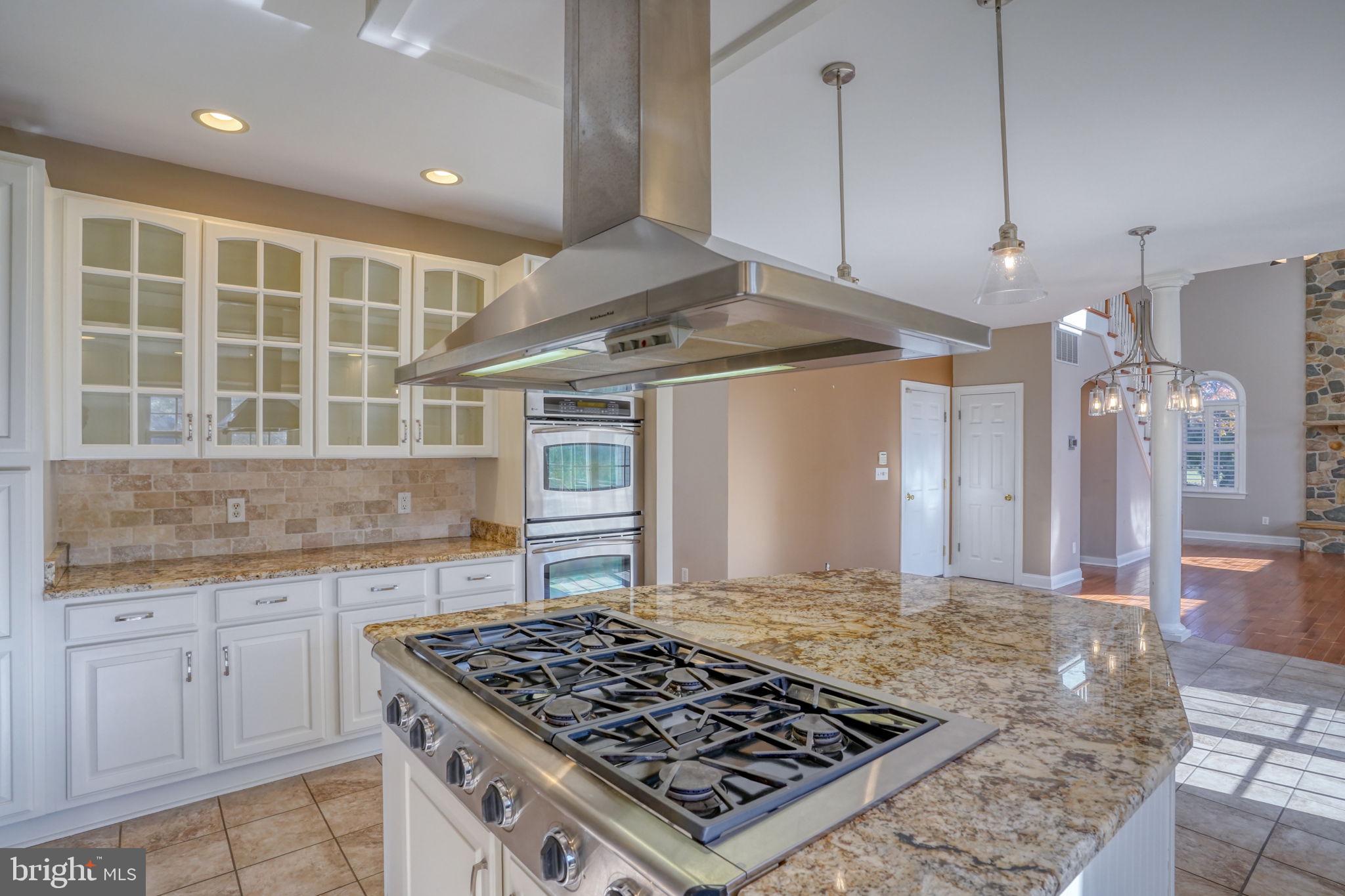 WOLFE POINTE - Residential