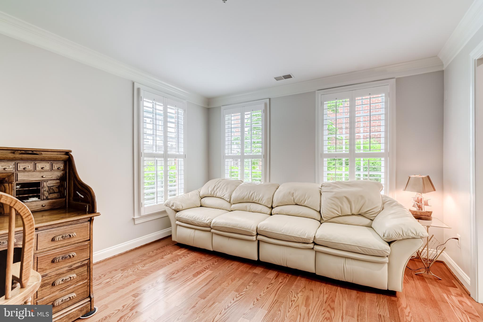 1222 ROUNDHOUSE LANE