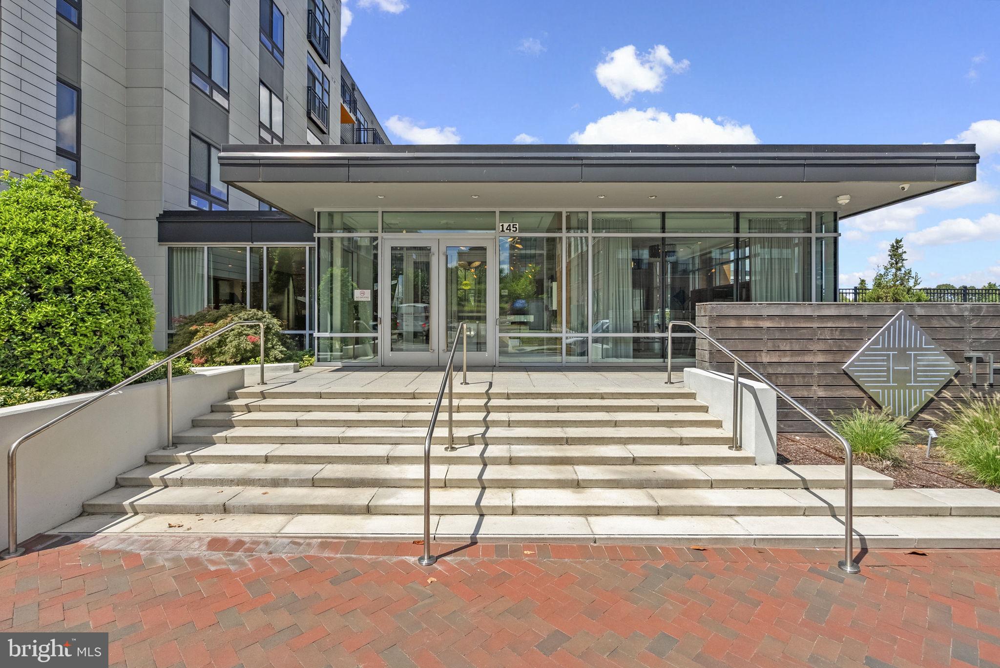 145 RIVERHAVEN 405