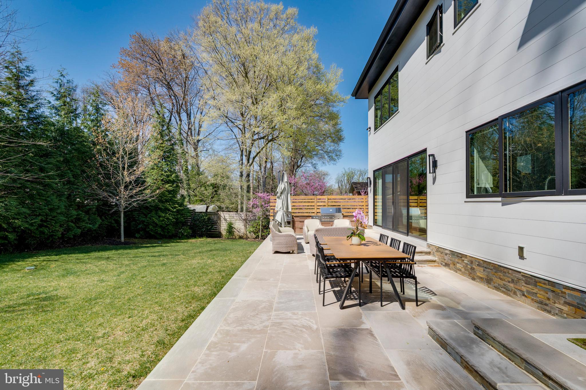 GREENWICH FOREST - Residential