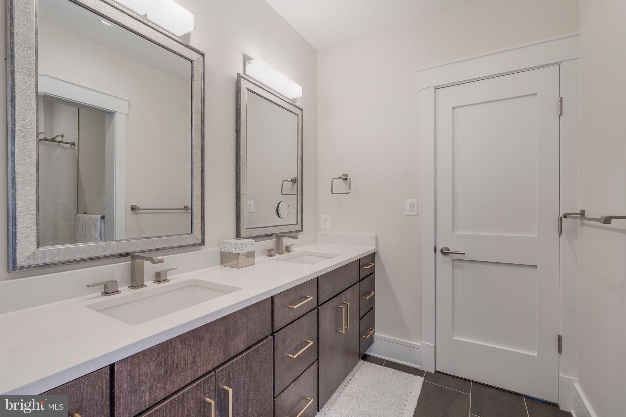 GREENWICH FOREST - Residential