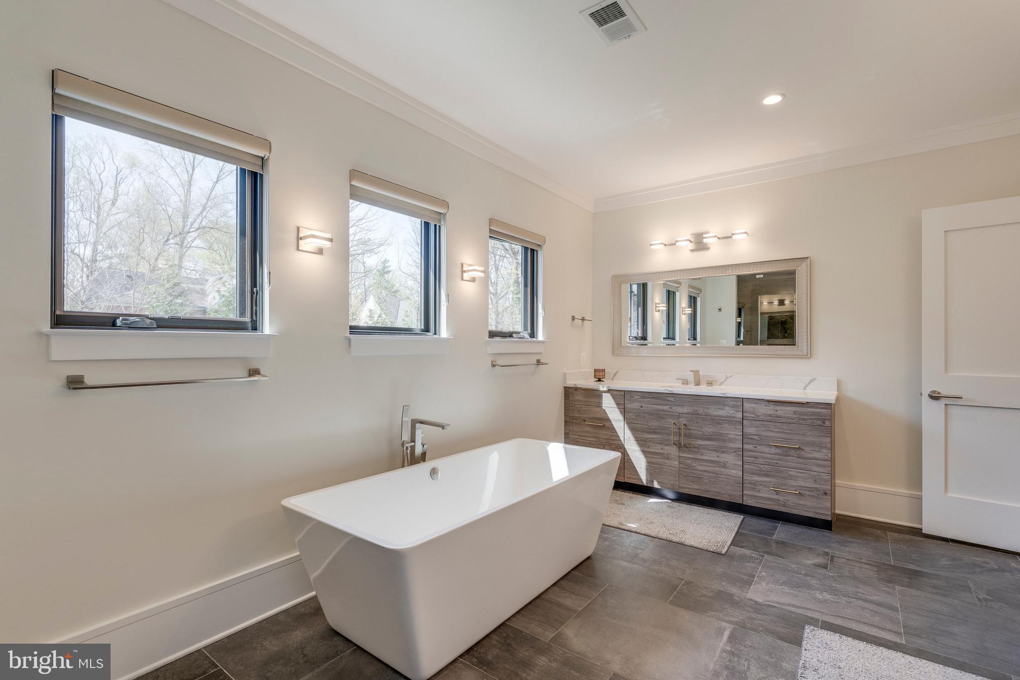 GREENWICH FOREST - Residential