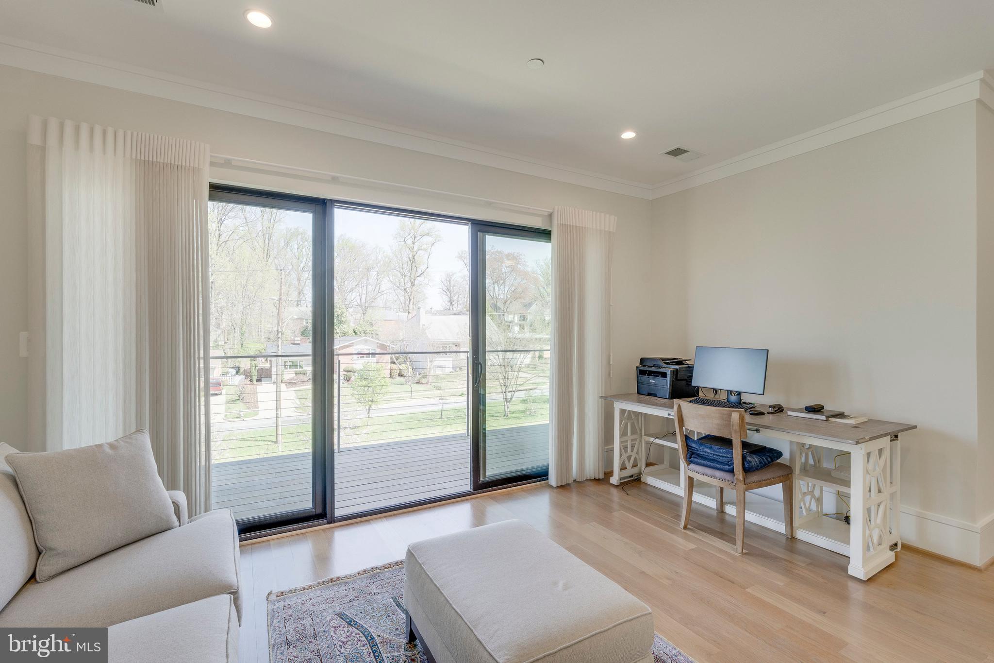 GREENWICH FOREST - Residential