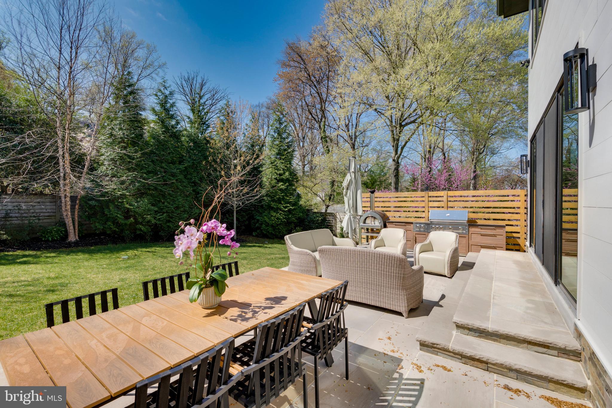 GREENWICH FOREST - Residential