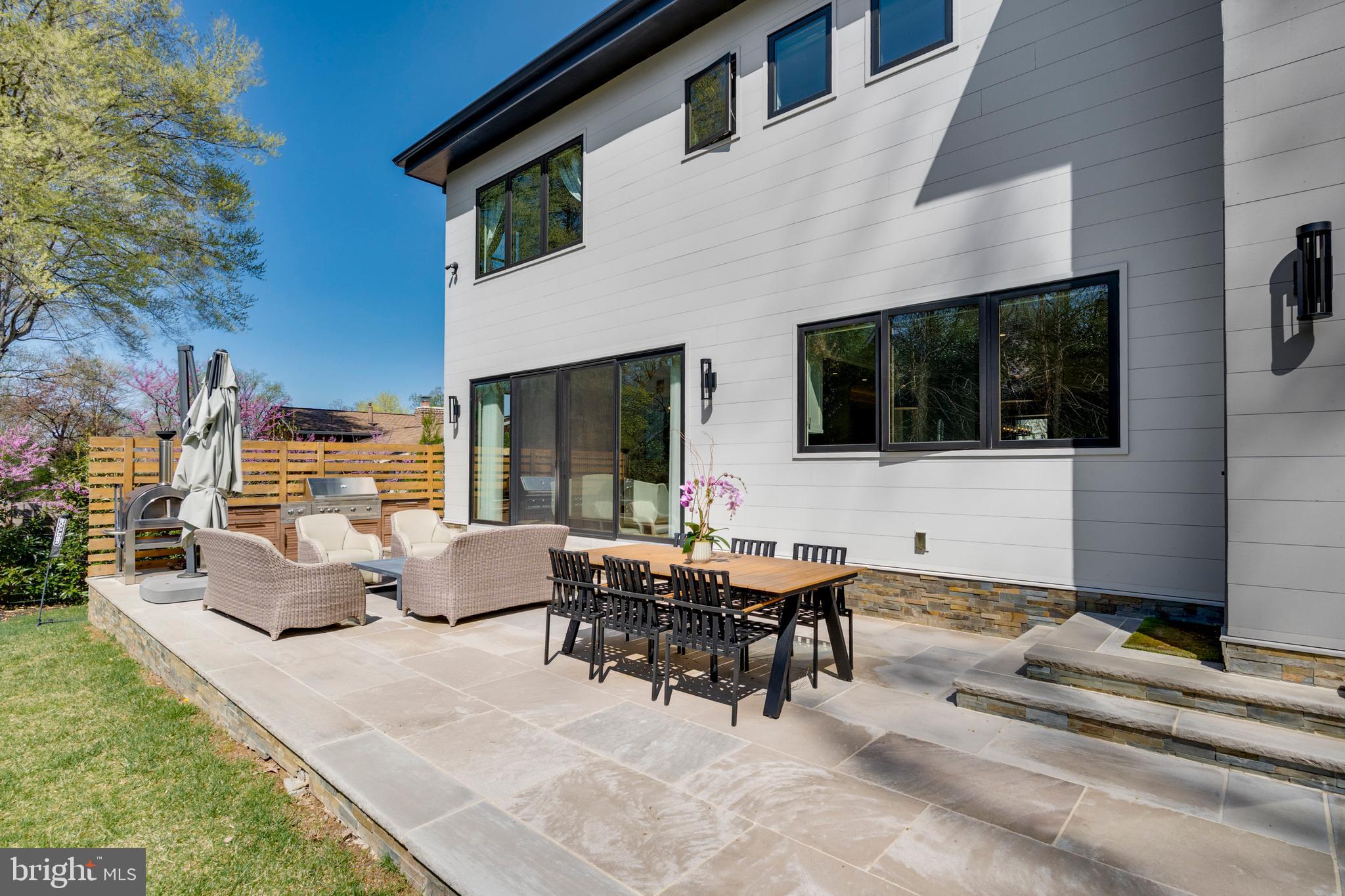 GREENWICH FOREST - Residential