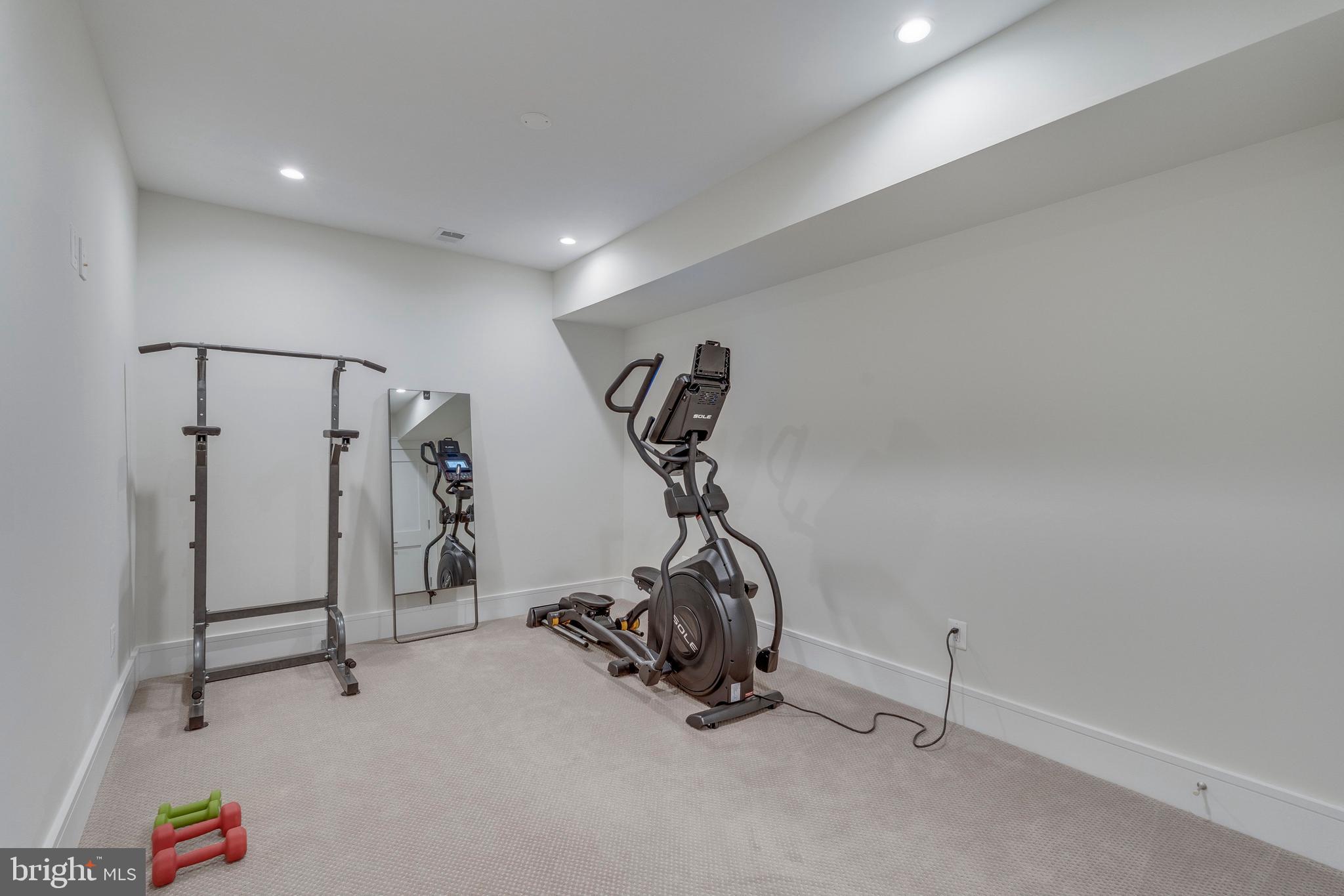 GREENWICH FOREST - Residential