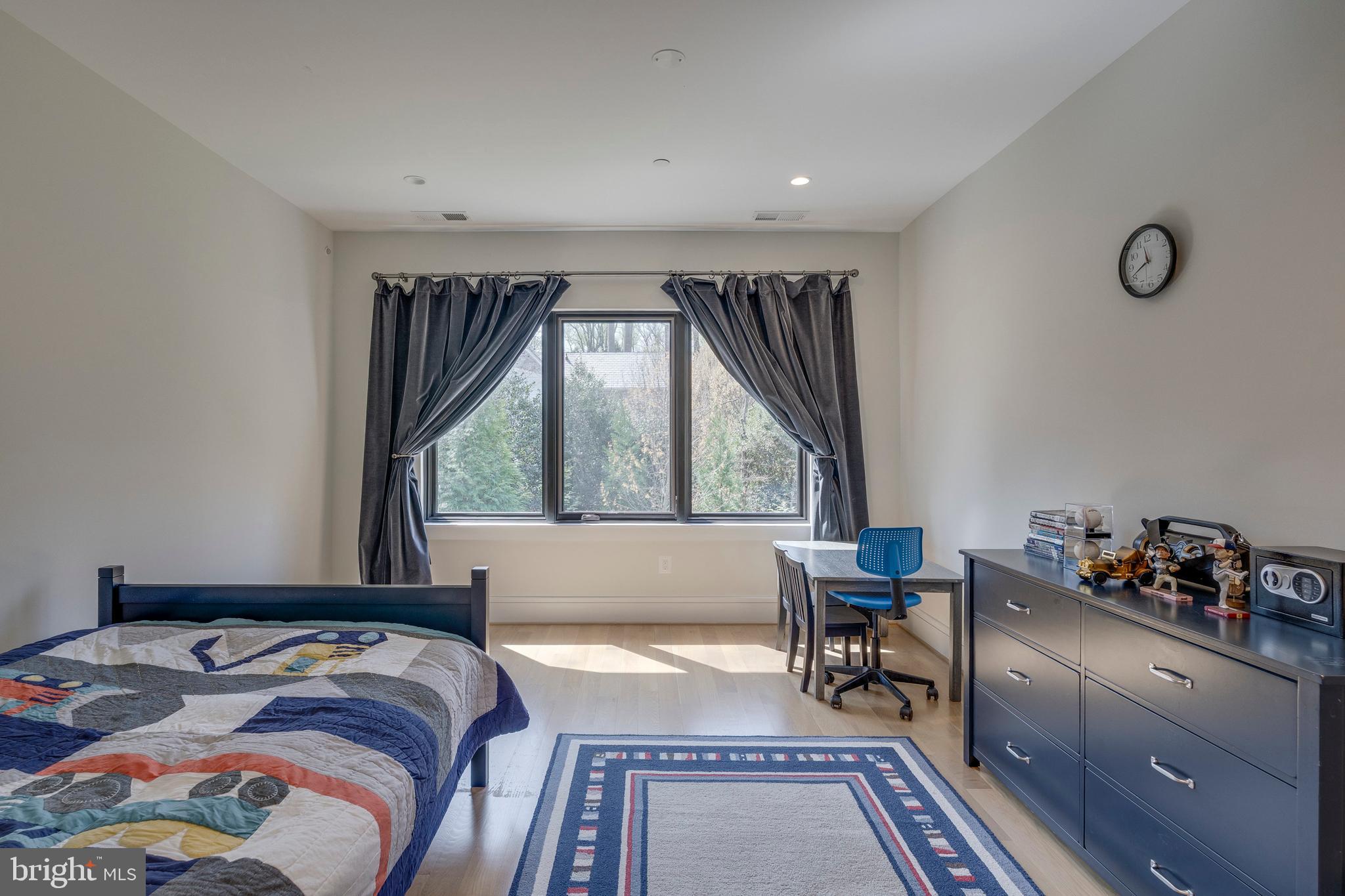 GREENWICH FOREST - Residential